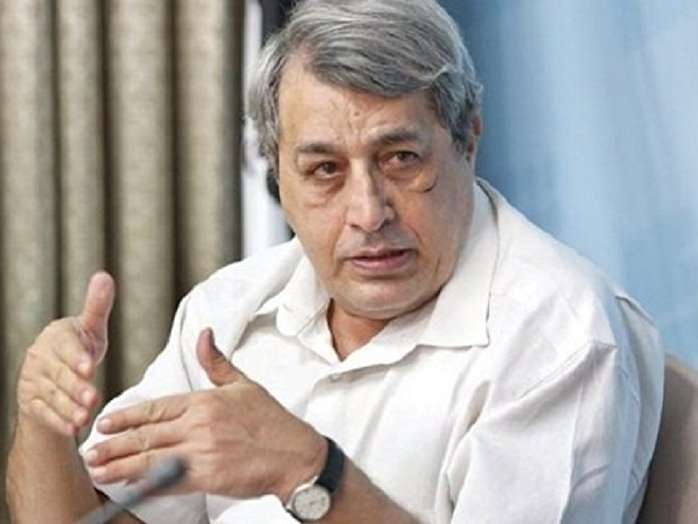 آزادسازی سهام عدالت باید در بورس انجام شود