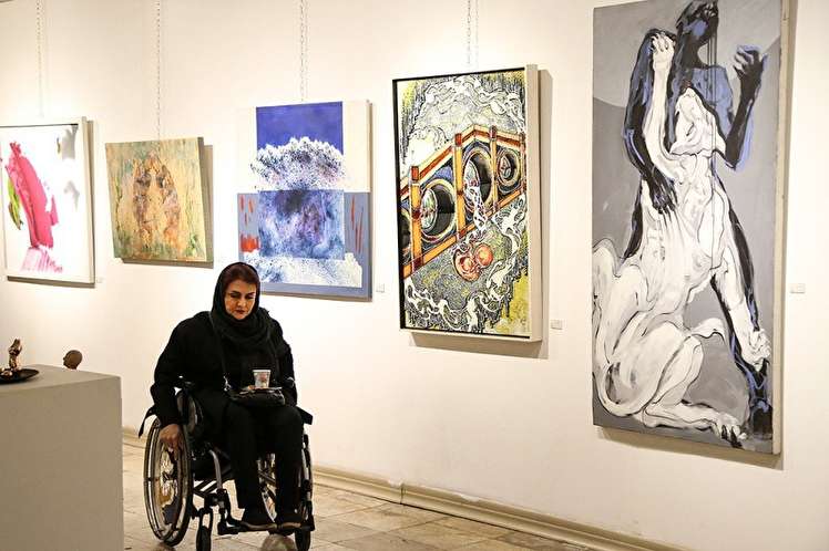 دست یاری هنرمندان به سمت معلولین و بیماران ایدز