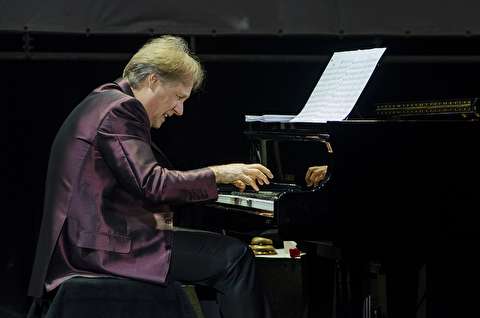 ویدئو / سورپرایز ریچارد کلایدرمن پیانیست سرشناس فرانسوی در نخستین شب کنسرت در تهران