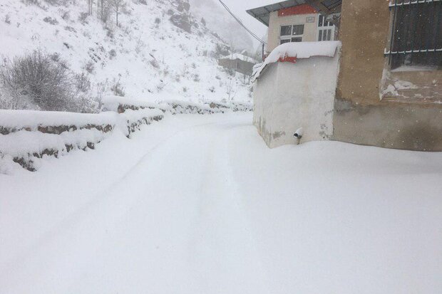مسدود شدن راه ارتباطی ۷۰ روستای هشترود بر اثر بارش برف