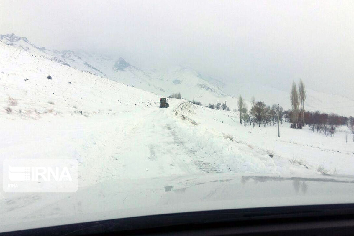 برف راه ۱۴۰ روستای کردستان را بست