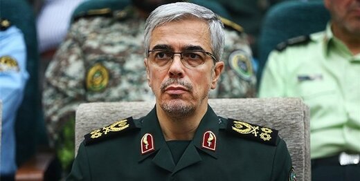 حضور سرلشکر باقری در راهپیمایی ۲۲ بهمن با پوششی متفاوت +عکس