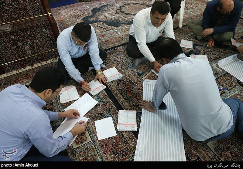 درج نام قالیباف و آقاتهرانی بر روی برگههای رأی+عکس درج نام قالیباف و آقاتهرانی بر روی برگههای رأی+عکس