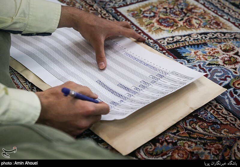 درج نام قالیباف و آقاتهرانی بر روی برگههای رأی+عکس درج نام قالیباف و آقاتهرانی بر روی برگههای رأی+عکس