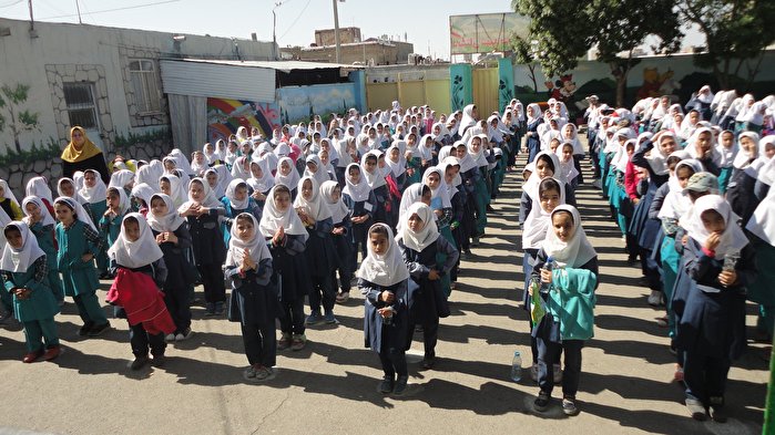 بدون تعارف با دانشآموزان، والدین، معلمان و مسئولان!