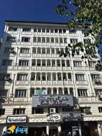 انصاف است یکی حقوق ماهیانه ی او از حقوق یکسال من بیشتر باشد؟