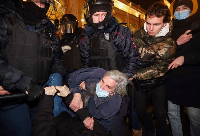 دستگیری بیش از ۵ هزار معترض به جنگ در روسیه