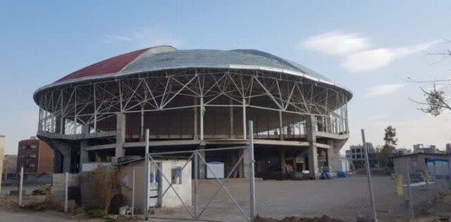 سقف ورزشگاه درحال ساخت پردیسان قم فرو ریخت