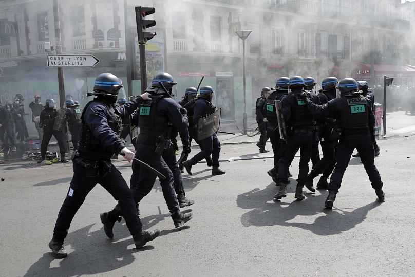 تظاهرات روز کارگر در پاریس به خشونت کشیده شد؛ تخریب ده‌ها مغازه و دستگیری ۵۰ نفر
