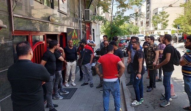 تجمع هواداران معترض پرسپولیس مقابل باشگاه؛ شعار علیه «درویش»