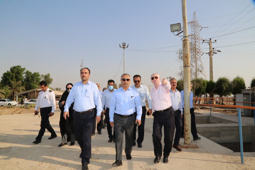 بازدید مدیرعامل پتروشیمی بندرامام از حوضچه های استحصال نمک بازدید مدیرعامل پتروشیمی بندرامام از حوضچه های استحصال نمک