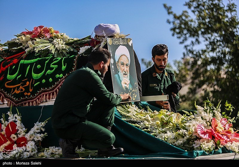 مراسم تشییع آیت‌الله ناصری/ گزارش تصویری