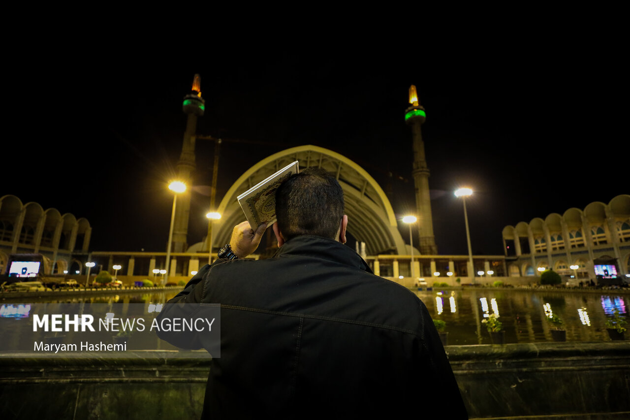 مراسم احیای شب بیست و یکم در مصلی تهران/ گزارش تصویری