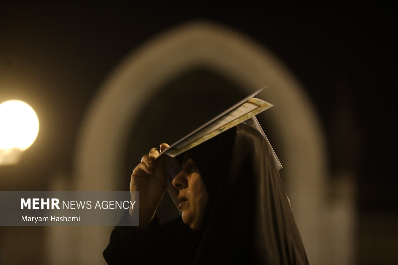 مراسم احیای شب بیست و یکم در مصلی تهران/ گزارش تصویری