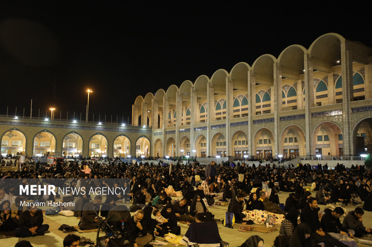 مراسم احیای شب بیست و یکم در مصلی تهران/ گزارش تصویری