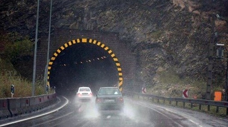 وضعیت راه‌ها؛ بارش باران در ۱۴ استان و ترافیک سنگین در جاده چالوس