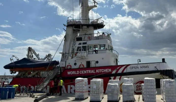 کشتی حامل کمک‌های بشردوستانه به غزه می‌رود