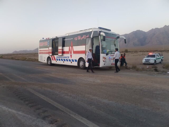 واژگونی اتوبوس زاهدان - اصفهان در مهریز با ۱۹ مصدوم