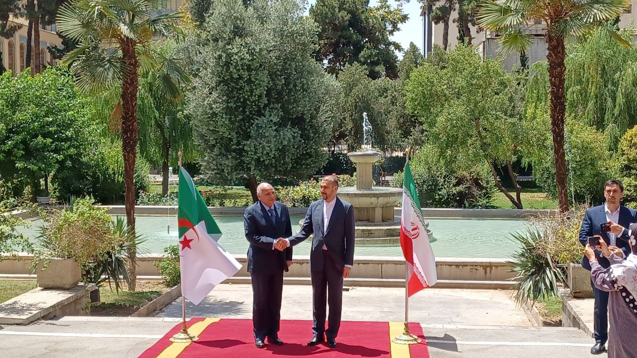 استقبال وزیرخارجه ایران از همتای الجزایری