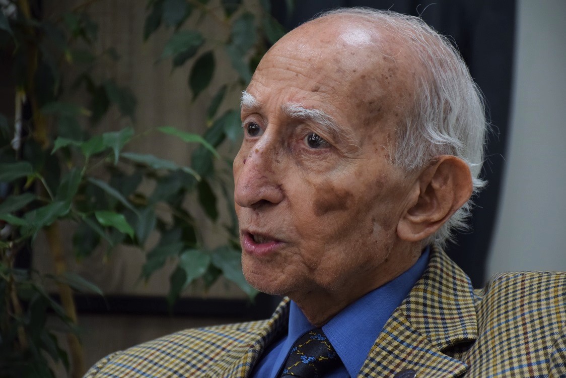 استاد دانشگاه و دانشمند احترام میخواهد/ تاثیر ژنتیکِ «مرگ بر این و آن» از بین رفتن مهربانی است! استاد دانشگاه و دانشمند احترام میخواهد/ تاثیر ژنتیکِ «مرگ بر این و آن» از بین رفتن مهربانی است!