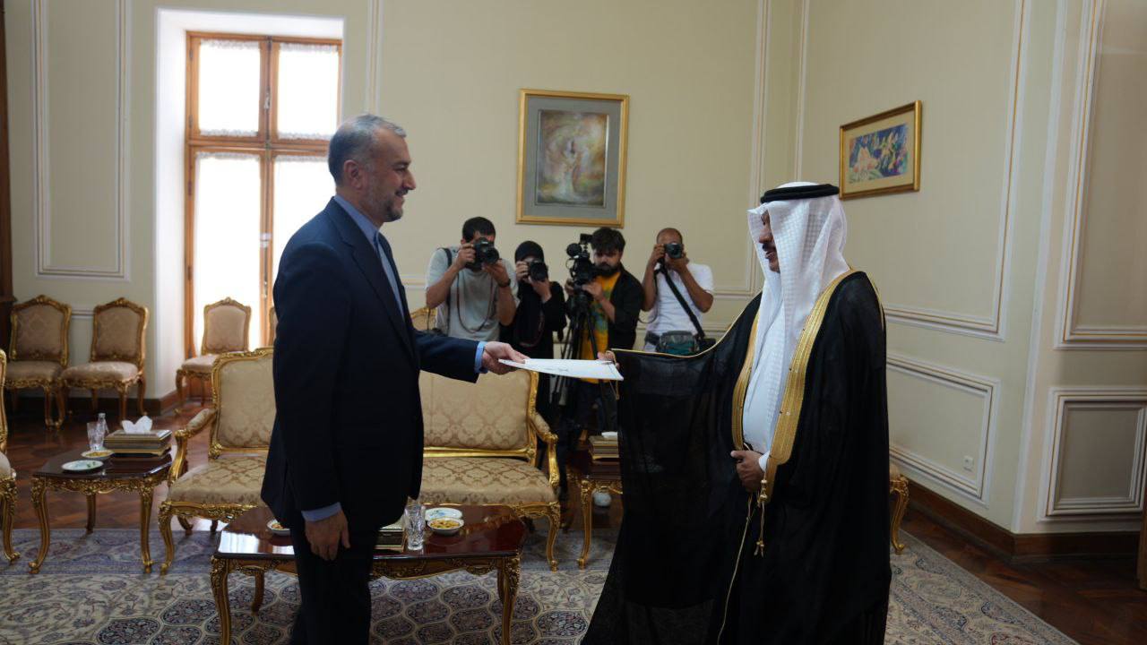 سفیر عربستان رونوشت استوارنامه خود را تقدیم کرد