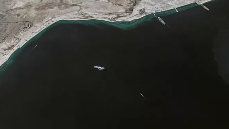 حمله به کشتی جنگی آمریکایی و چند کشتی تجاری در دریای سرخ