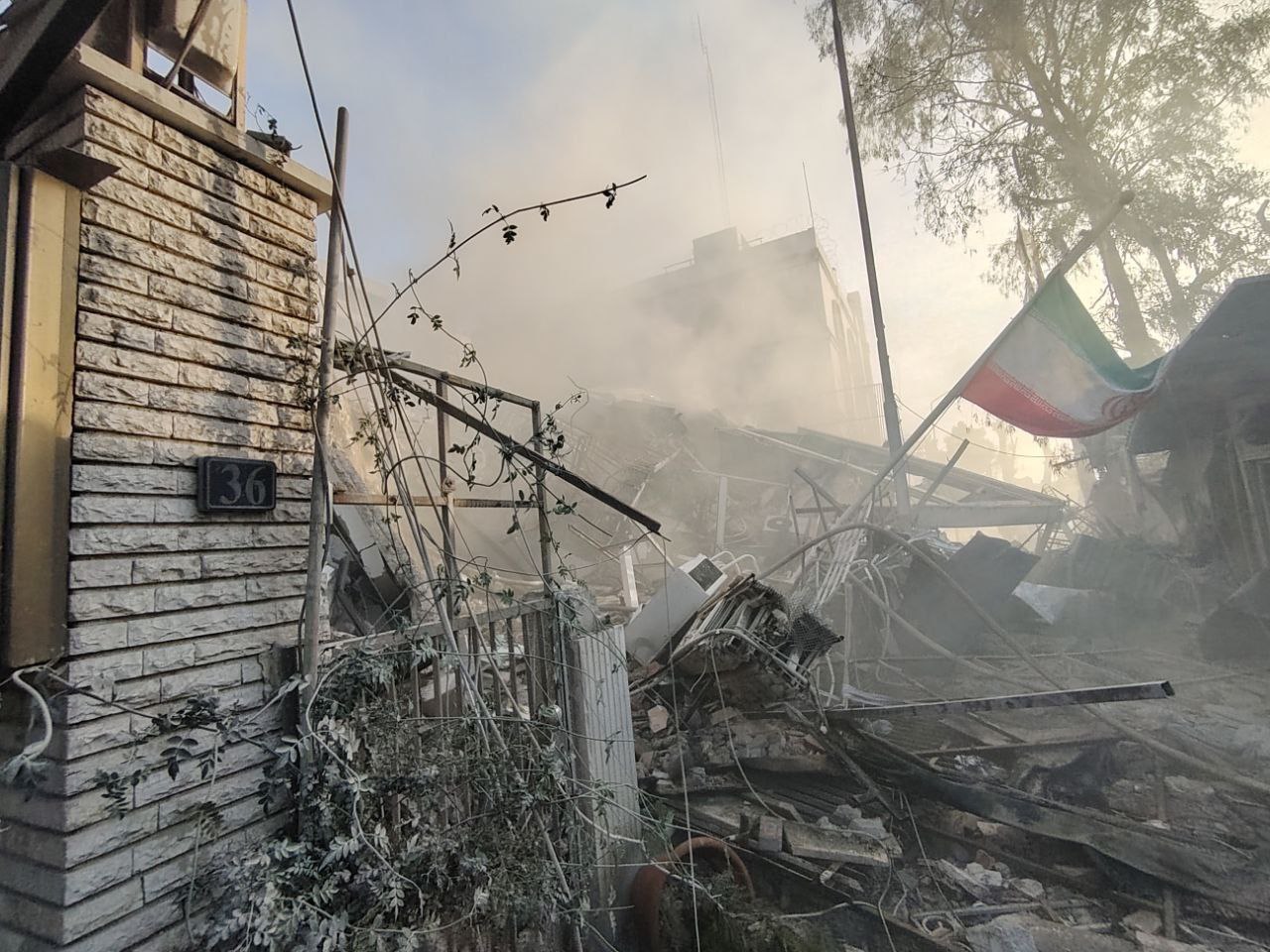پوشش زنده: حمله اسرائیل به نزدیکی سفارت ایران در دمشق/ میزان تخریب سفارت +ویدیو