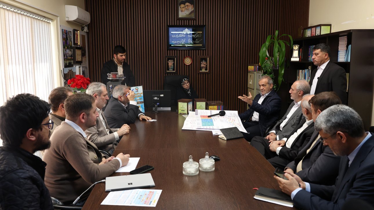 بازدید پزشکیان از دبیرستان البرز/ عزم دولت برای اصلاح سیستم آموزشی بازدید پزشکیان از دبیرستان البرز/ عزم دولت برای اصلاح سیستم آموزشی