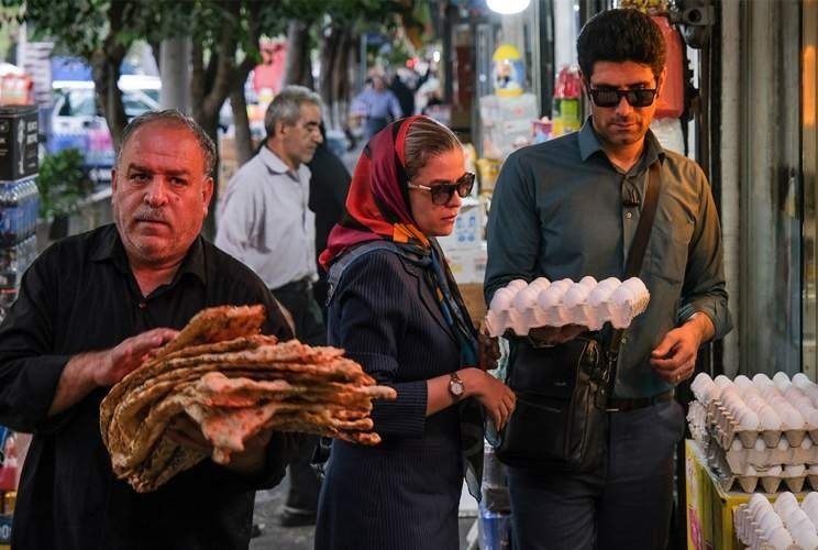 تورم در ایران؛ فشار بیشتر بر دوش مردم است یا دولت؟ تورم در ایران؛ فشار بیشتر بر دوش مردم است یا دولت؟
