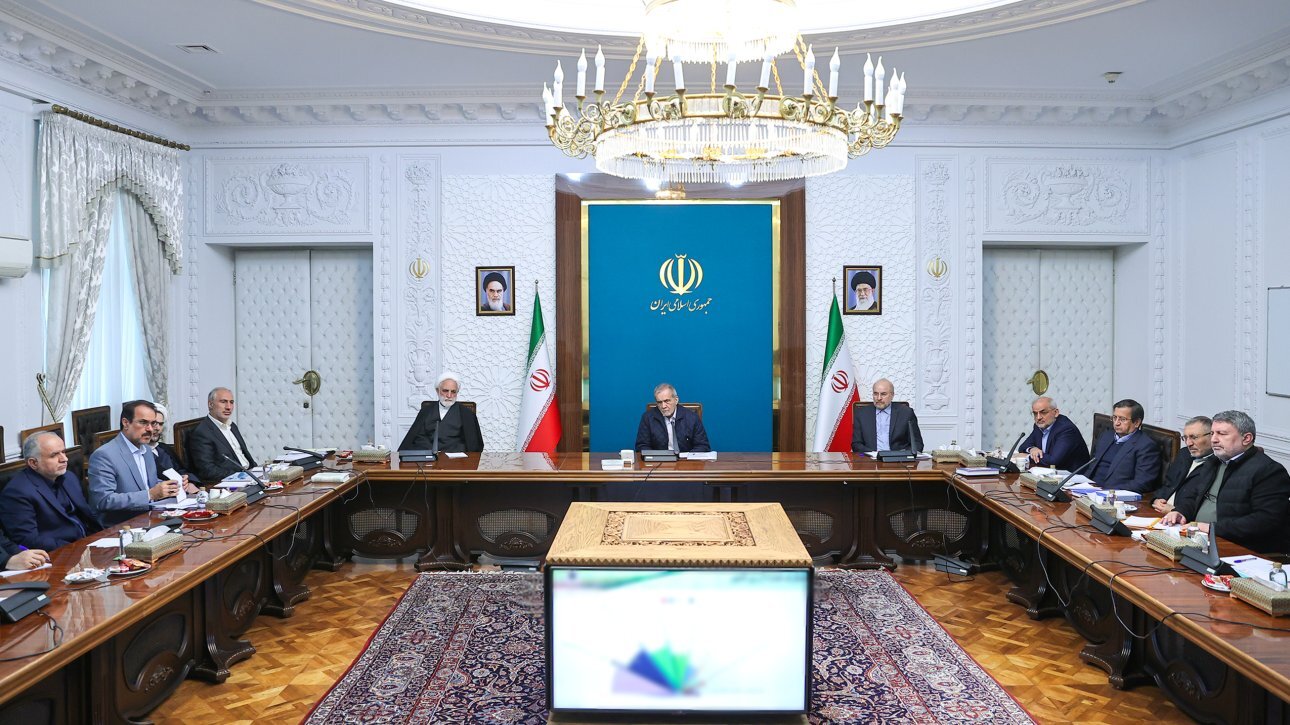 نشست سران قوا با موضوع مدیریت بازار ارز/ تاکید بر اختیارات کامل بانک مرکزی نشست سران قوا با موضوع مدیریت بازار ارز/ تاکید بر اختیارات کامل بانک مرکزی