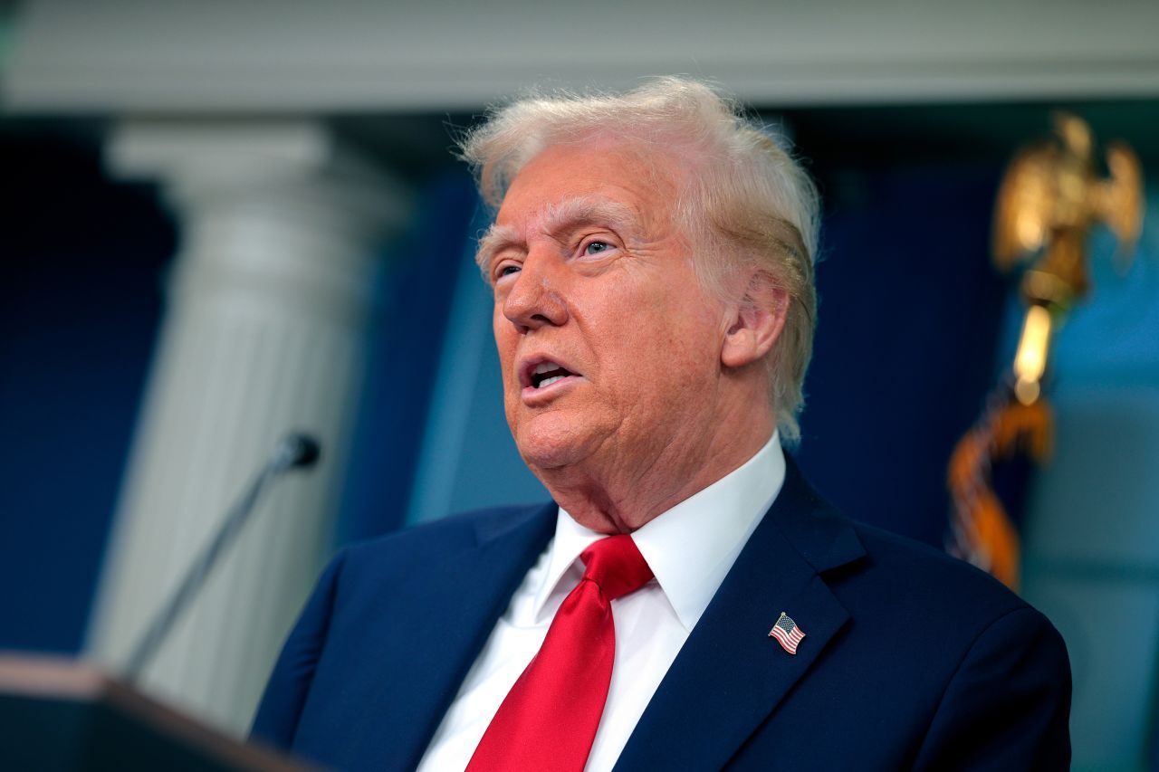 واکنش ترامپ به فاجعه هوایی در آمریکا؛ عامل این اشتباه، خلبان بالگرد بود واکنش ترامپ به فاجعه هوایی در آمریکا؛ عامل این اشتباه، خلبان بالگرد بود