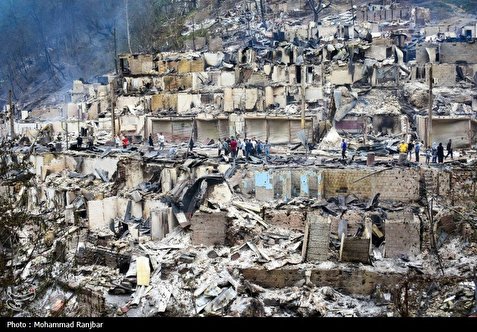 آتش‌سوزی در امام‌زاده ابراهیم شفتِ گیلان/ استاندار: بیش از ۳۰ ساختمان سوخت
