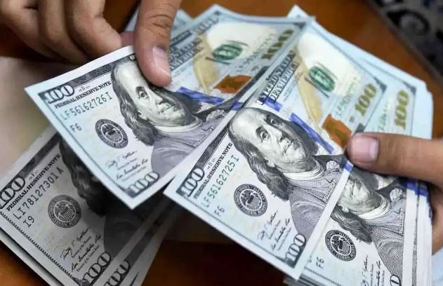 دلار ۱۱۰۰ تومان ریخت