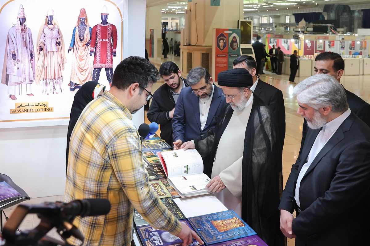 رئیسی در نمایشگاه کتاب تهران: به غزه توجه کنید