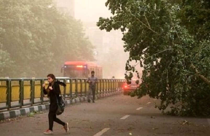 وزش باد شدید و طوفان لحظه‌ای در تهران