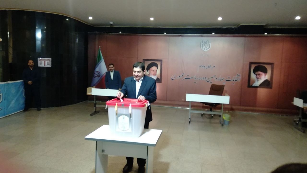 دور دوم انتخابات آغاز شد/ رهبر انقلاب رای دادند/ حضور وزیر کشور +عکس