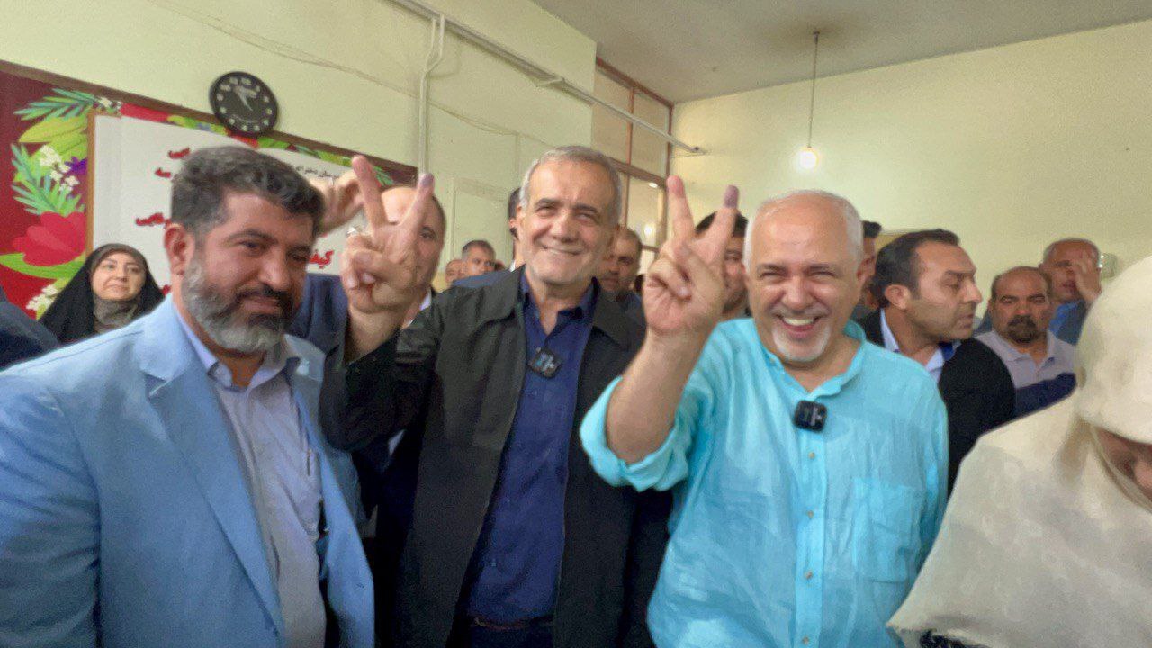 دور دوم انتخابات؛ حضور پزشکیان و ظریف در مدرسه عاشورای قلعه‌حسن‌خان/ جلیلی در مسجد قرچک/ روحانی رای داد +عکس
