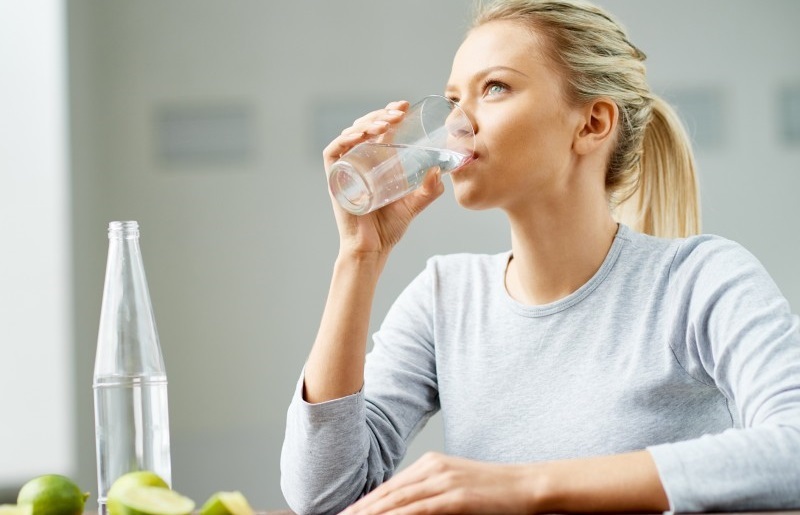 فواید نوشیدن آب کافی برای بدن