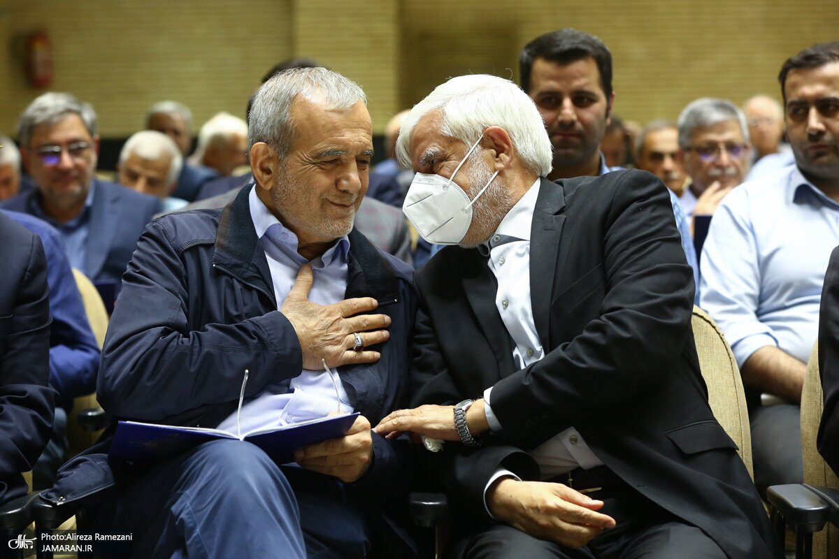 عارف: پزشکیان راهحل مشکلات است عارف: پزشکیان راهحل مشکلات است