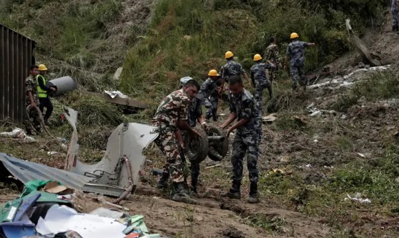 سقوط هواپیمای نپالی؛ فقط خلبان زنده ماند