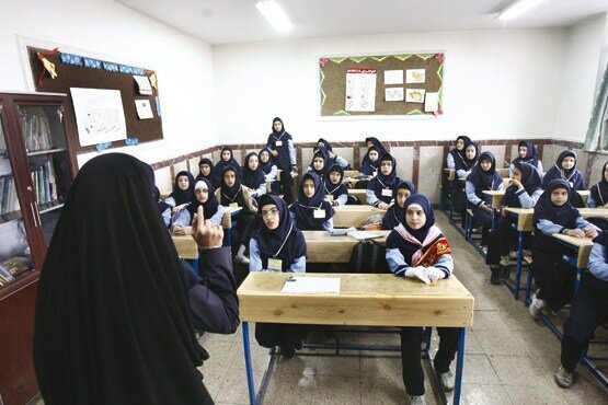 کلنگ ساخت ۱۰۰۰ کلاس درس در استان اصفهان به زمین زده شد