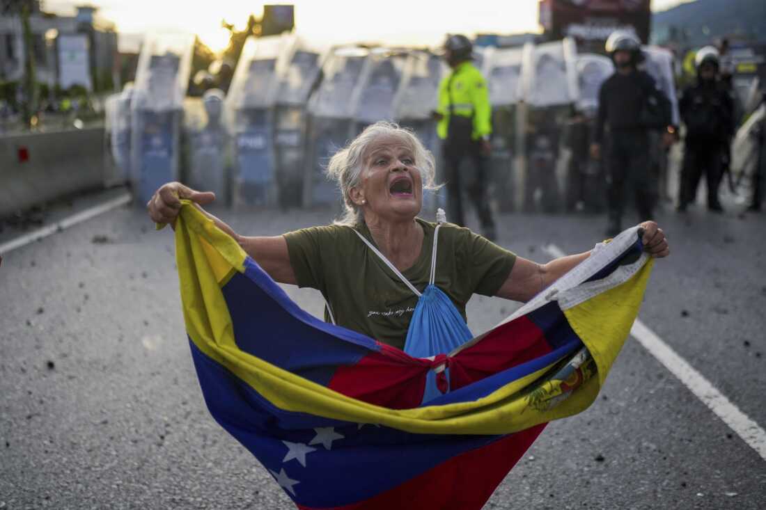 ناآرامی‌ها در ونزوئلا پس از پیروزی مادورو؛ مجسمه چاوز سرنگون شد