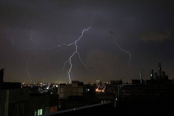 رگبار و رعد و برق در شمال و جنوب/ شهرکرد ۴ درجه، اهواز ۴۶