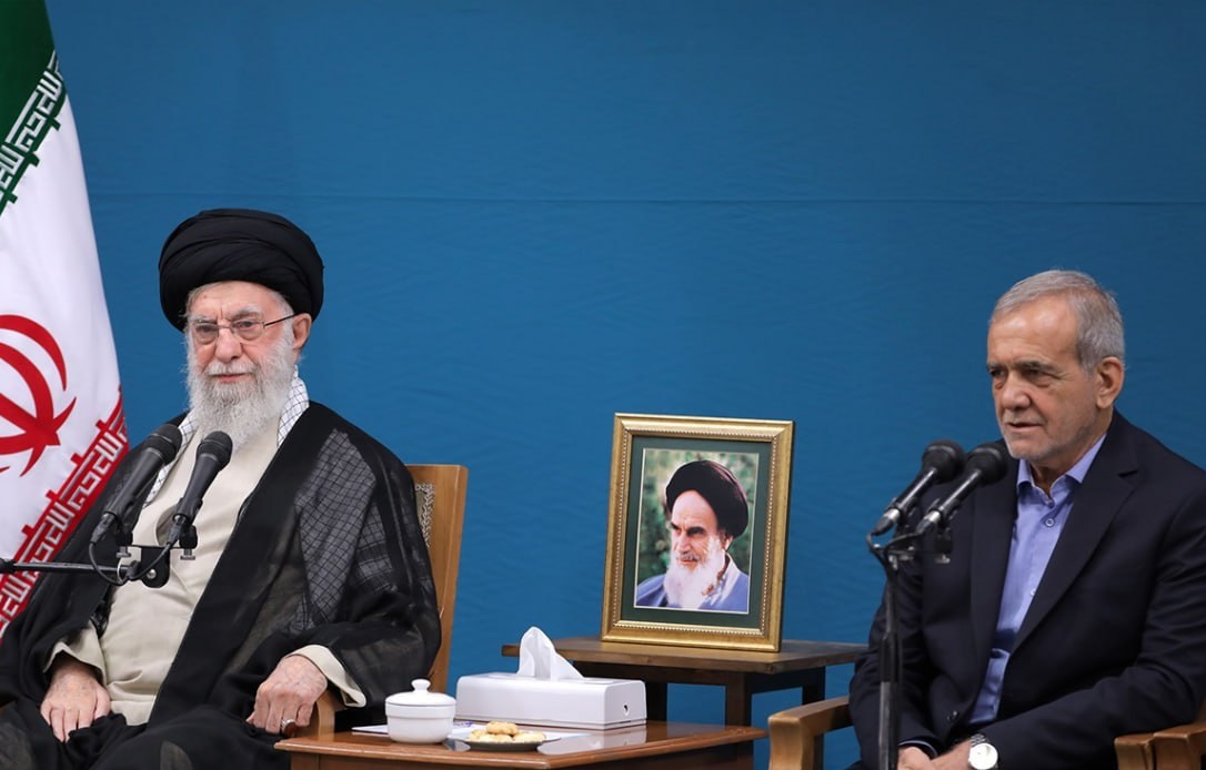 دیدار رئیس‌جمهور و اعضای هیات دولت با رهبر انقلاب