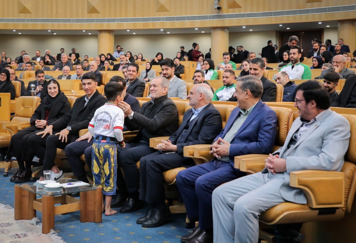 پزشکیان: به تنهایی نمیتوان کاری کرد/ میتوانیم با هم مشکلات را حل کنیم پزشکیان: به تنهایی نمیتوان کاری کرد/ میتوانیم با هم مشکلات را حل کنیم