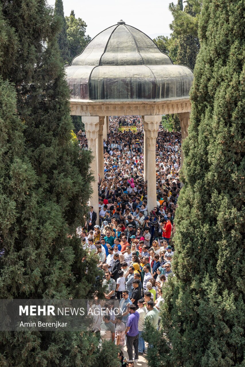 تحویل سال در حافظیه تحویل سال در حافظیه