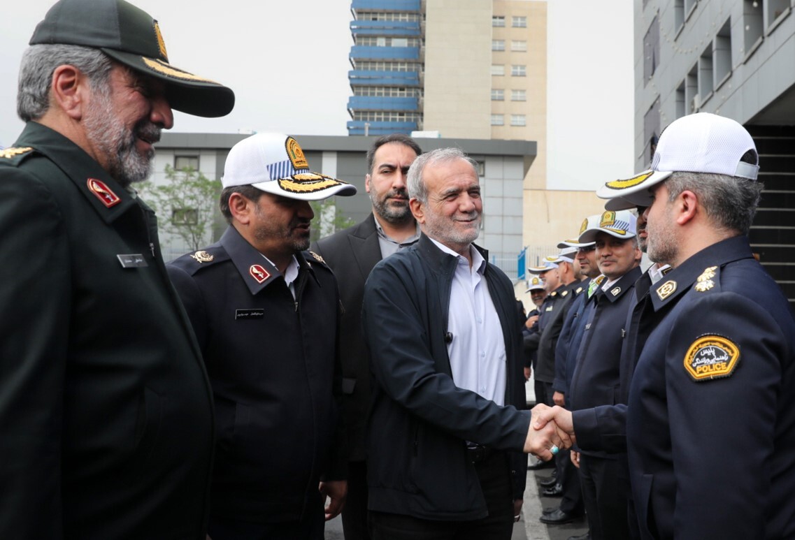 تاکید رئیس‌جمهور بر استفاده از کلاه ایمنی