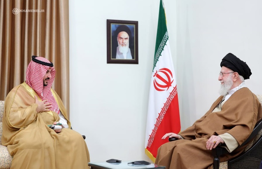 رهبر انقلاب: ارتباط میان ایران و عربستان برای هردو کشور مفید خواهد بود