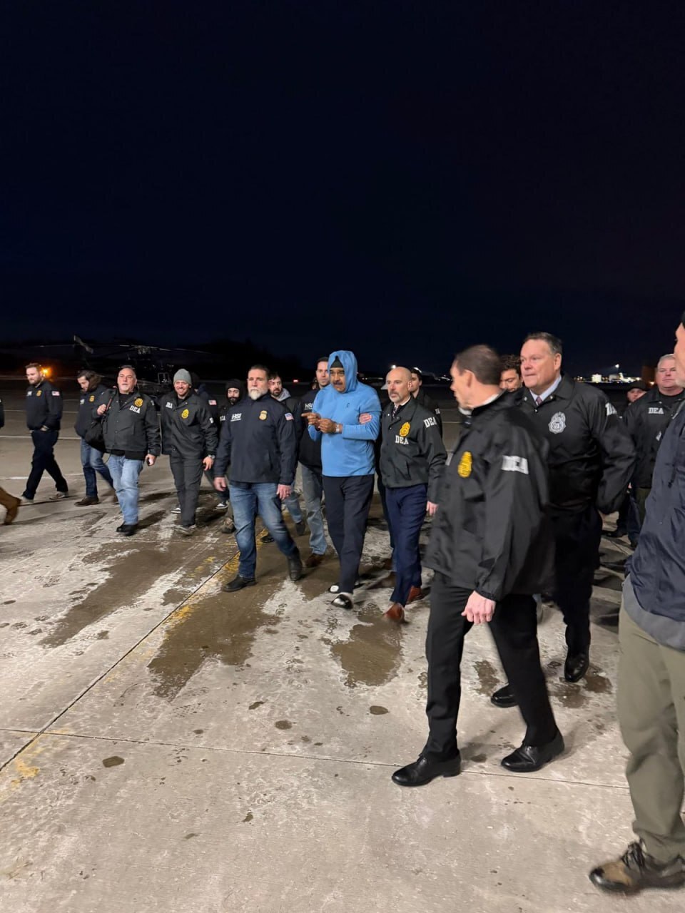 تجاوز هوایی آمریکا به کاراکاس/ دلسی رودریگز، معاون مادورو، به صورت موقت رئیس‌جمهور ونزوئلا شد+نخستین تصاویر مادورو در نیوروک