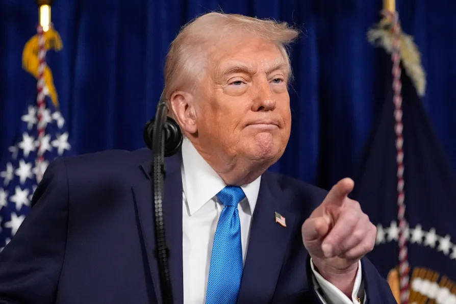 ترامپ درباره ایران؛ اوضاع را زیرنظر داریم/ کوبا در آستانه سقوط، مادورو فورا تسلیم شد